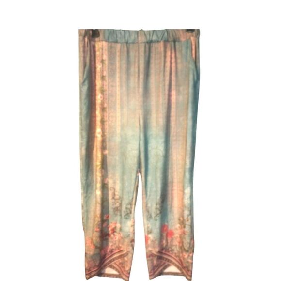 Elastic waist lace and floral cropped pants with pockets & scalloped hem… - Picture 1 of 9